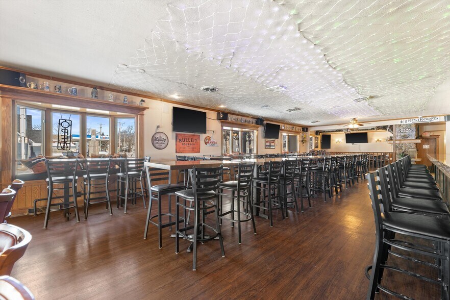 More Photos Of N67W33525 County Road K, Oconomowoc General Retail For Sale