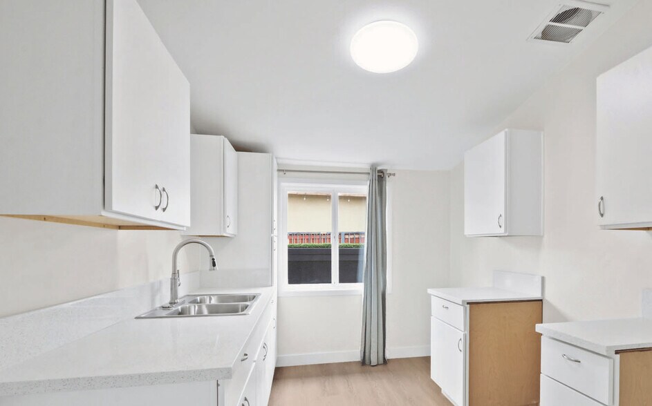 More Photos Of 609 W E St, Wilmington Apartments For Sale