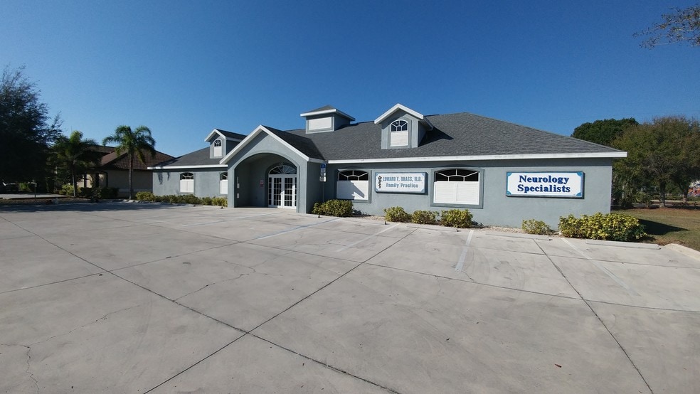 More Photos Of 530 SE 16th Pl, Cape Coral Medical For Lease