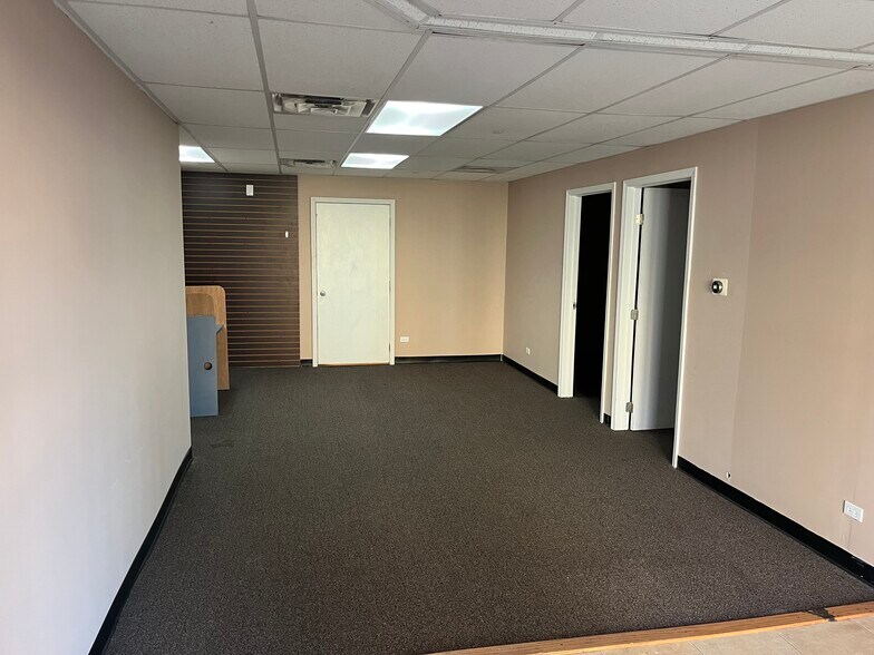 More Photos Of 4805 Greenwood St, Skokie Apartments For Lease
