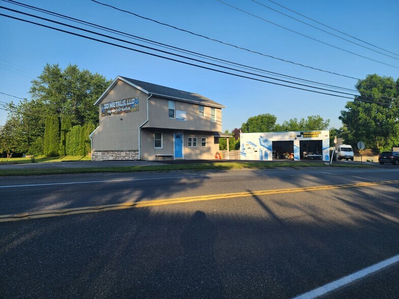 More Photos Of 5722 Kings Hwy, Zionsville Storefront Retail Residential For Sale