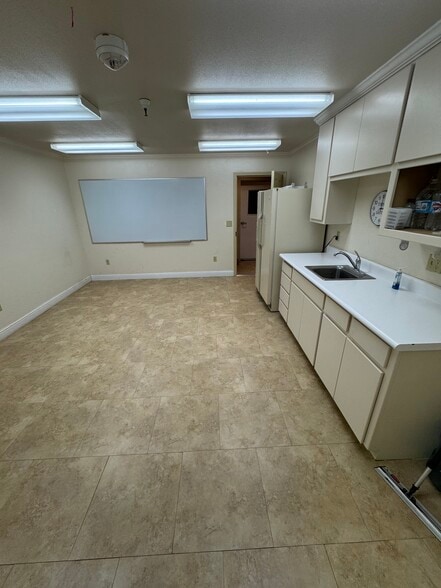 More Photos Of 190 E San Antonio Dr, King City Industrial For Sale