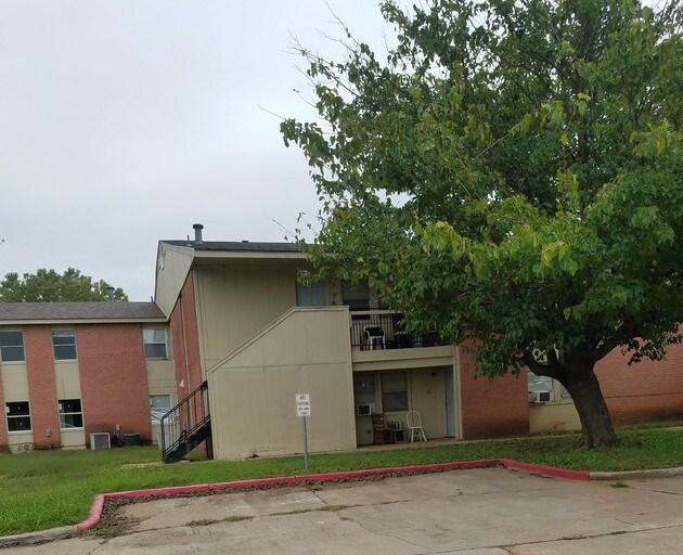 More Photos Of 1302 Watson Dr, Anadarko Apartments For Sale
