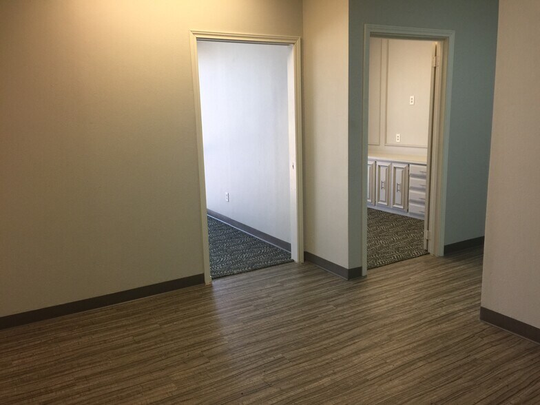 More Photos Of 2801-2831 W Parker Rd, Plano Medical For Lease