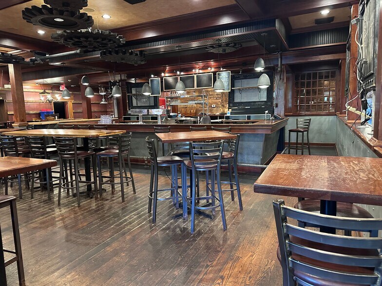 More Photos Of 423 S Union St, Traverse City General Retail For Sale