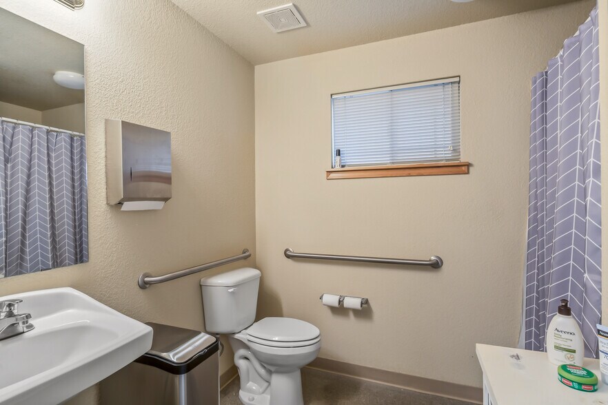 More Photos Of 376 SW Bluff Dr, Bend Office For Lease