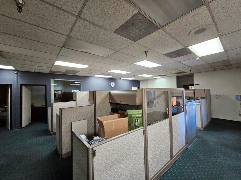 More Photos Of 4121 S Alameda St, Los Angeles Warehouse For Lease