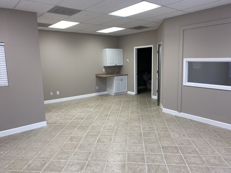 More Photos Of 825 Midpoint Dr, O'Fallon Warehouse For Sale