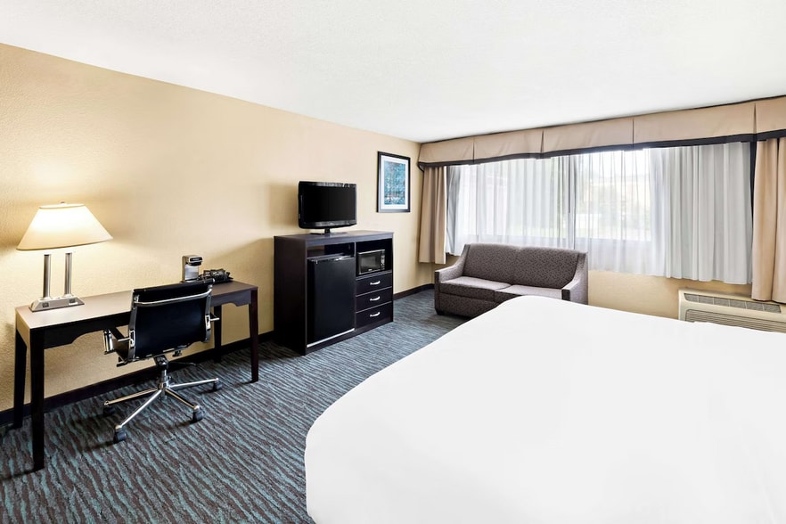 More Photos Of 10 Rockridge Rd, Englewood Hotel For Sale