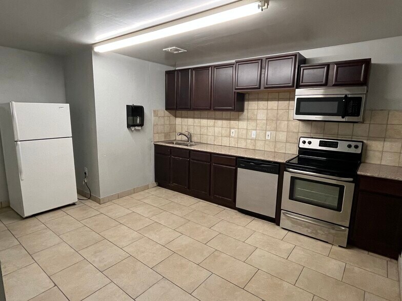 More Photos Of 1517 SE 44th St, Oklahoma City Warehouse For Sale