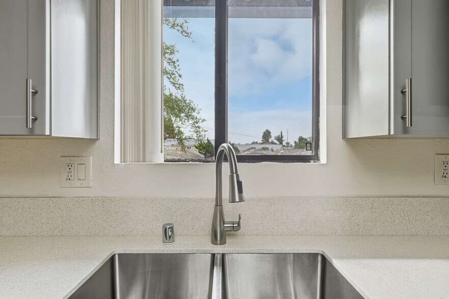 More Photos Of 4583-4585 36th St, San Diego Apartments For Sale