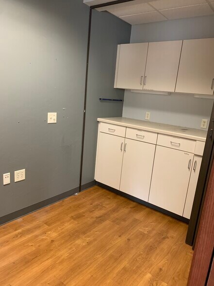 More Photos Of 323 E Highland Dr, Oconto Falls General Retail For Lease