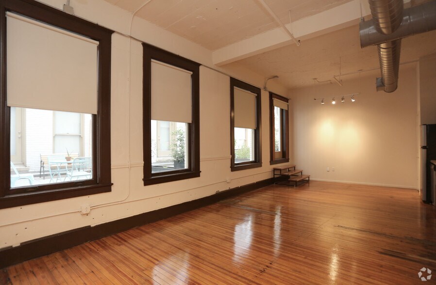 More Photos Of 1623 Main St, Dallas Apartments For Lease