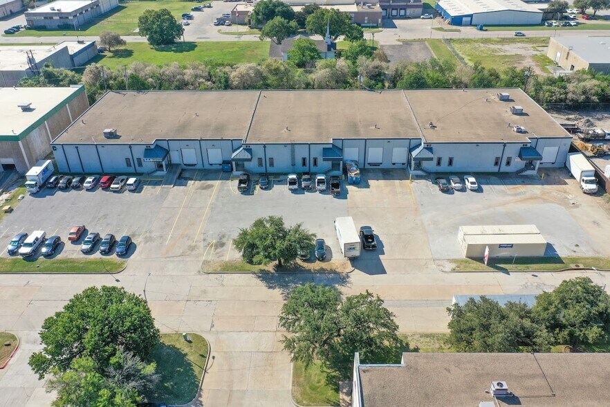 More Photos Of 910-916 Avenue M, Grand Prairie Warehouse For Sale