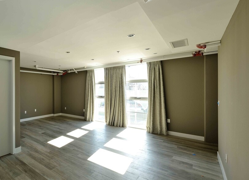 More Photos Of 600 S La Brea Ave, Los Angeles Storefront Retail Residential For Sale