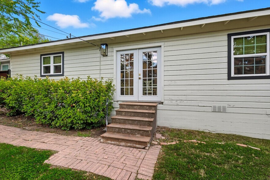 More Photos Of 3613 Washburn Ave, Fort Worth Loft Creative Space For Sale