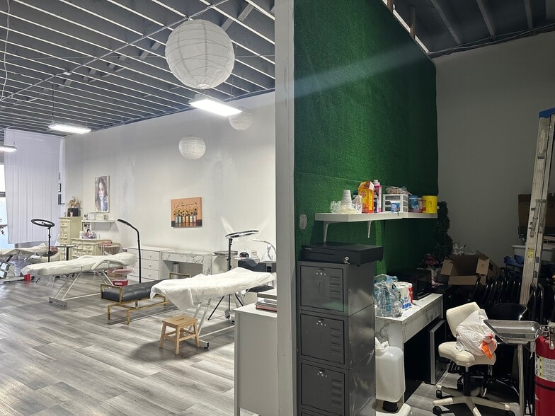 More Photos Of 12343-12345 W Dixie Hwy, North Miami Storefront For Lease