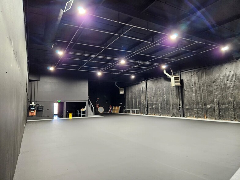 More Photos Of 316-318 Mira Loma Ave, Glendale Warehouse For Lease