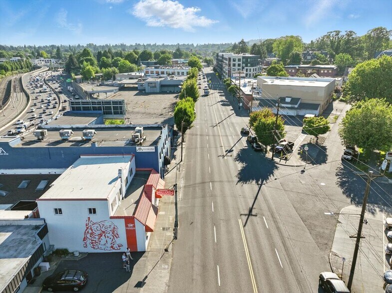 More Photos Of 2975 NE Sandy Blvd, Portland Storefront For Sale