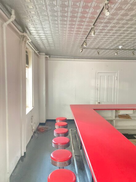 More Photos Of 333 N Charles St, Baltimore Storefront Retail Office For Lease