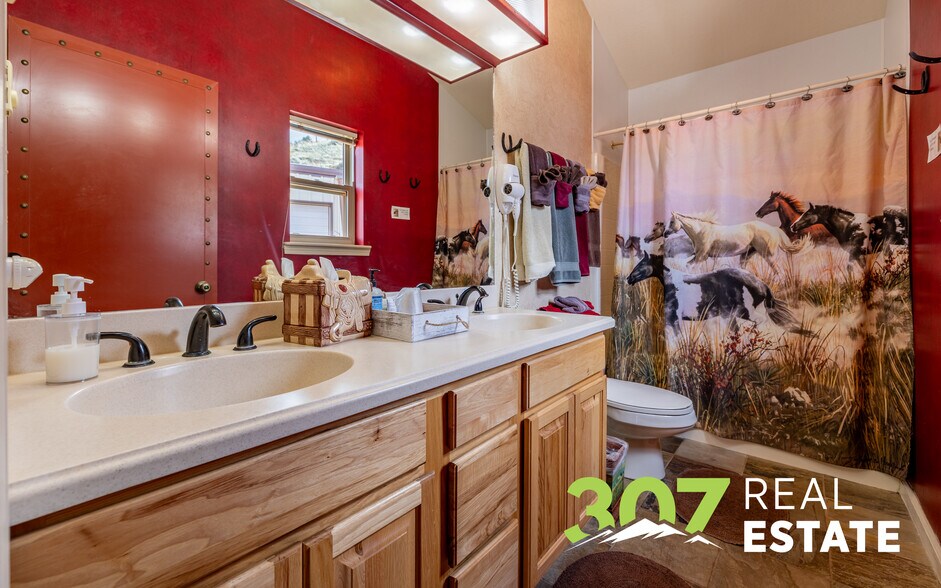 More Photos Of 30 Nielson Trl, Cody Hospitality For Sale