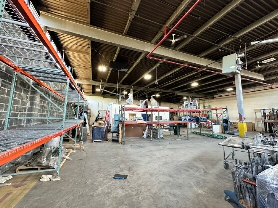 More Photos Of 30-10-30-30 Review Ave, Long Island City Distribution For Lease