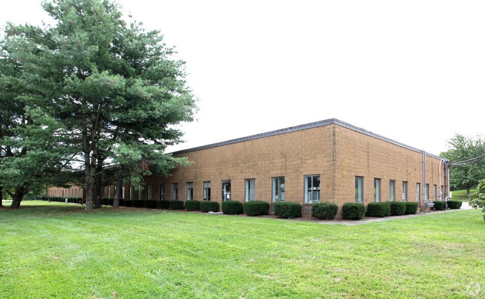 Primary Photo Of 227 State Route 33, Manalapan Township Light Manufacturing For Lease