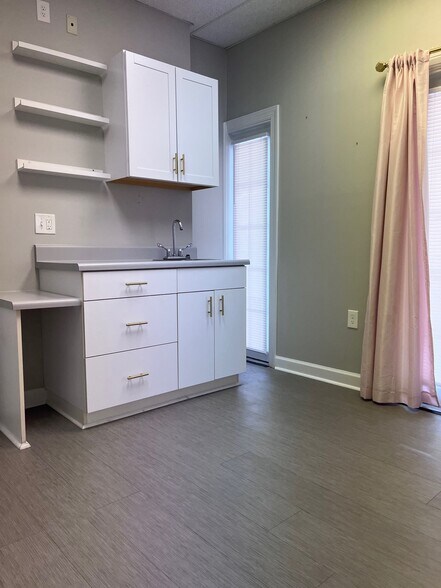 More Photos Of 115 Stone Village Dr, Fort Mill Medical For Lease