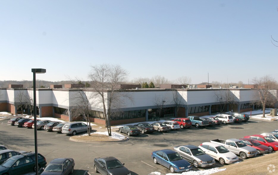 More Photos Of 6200-6230 Bury Dr, Eden Prairie Showroom For Lease