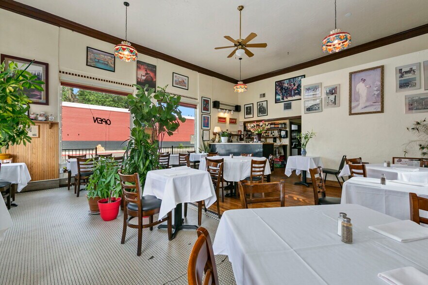 More Photos Of 3728 Cleveland Ave, Wellington Restaurant For Sale