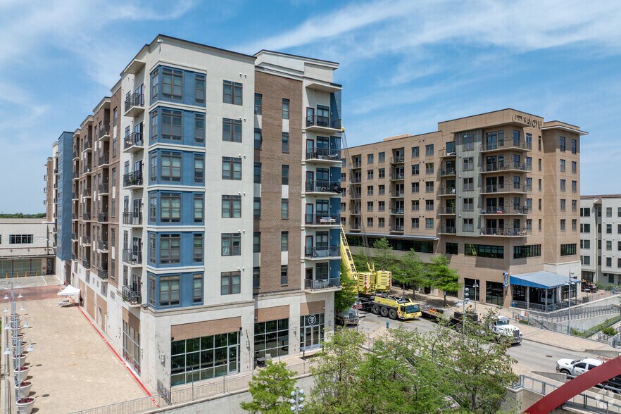 Primary Photo Of 3870 Ponte Ave, Addison Multifamily For Sale