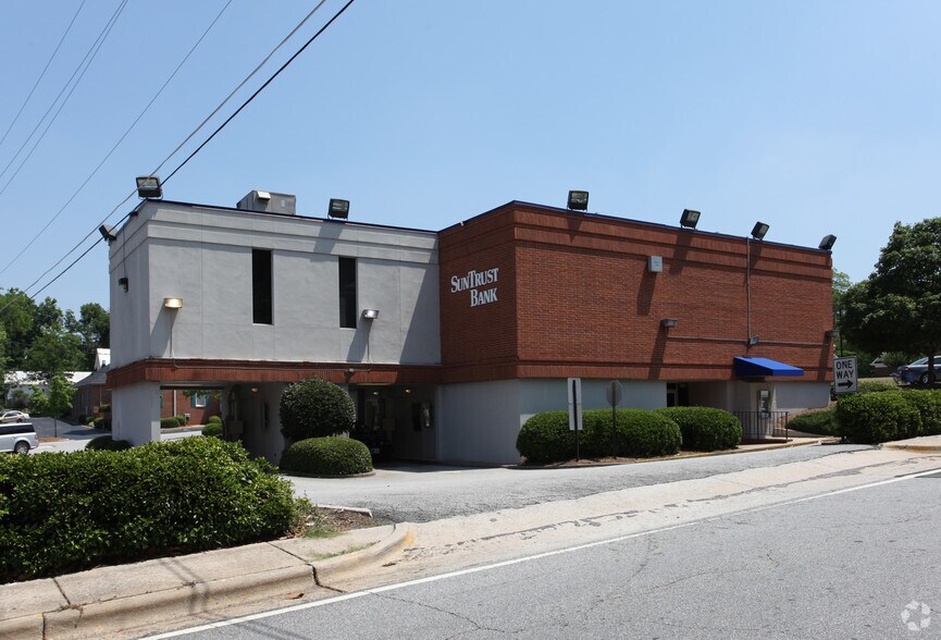 More Photos Of 139 N Main St, Jonesboro Freestanding For Sale