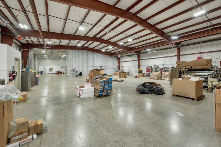 More Photos Of 1725 Suburban Dr, De Pere Manufacturing For Sale