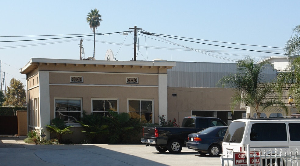 Primary Photo Of 1642 E 4th St, Santa Ana Light Manufacturing For Sale