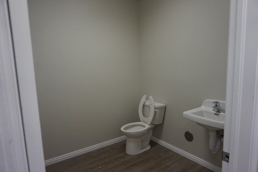 More Photos Of 3324 S 200 E, Salt Lake City Warehouse For Sale