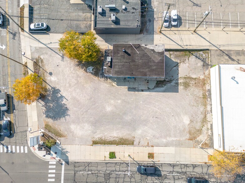 More Photos Of 1005 N Main St, Royal Oak Service Station For Sale