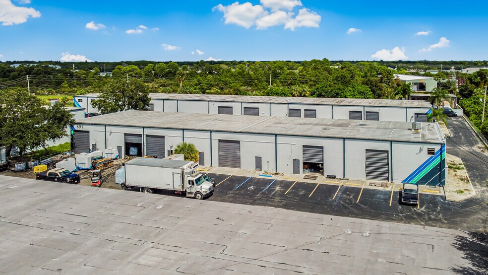 More Photos Of 895 NE Dixie Hwy, Jensen Beach Unknown For Lease