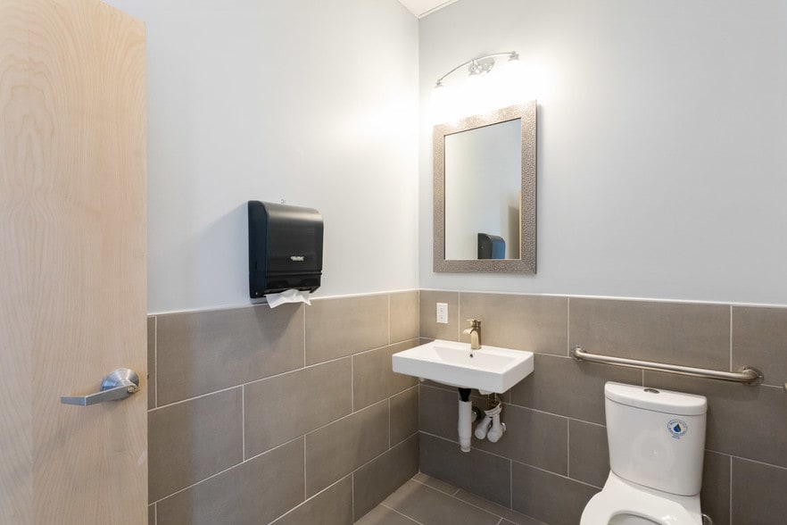 More Photos Of 6810 Eastern Ave, Baltimore Storefront Retail Office For Lease