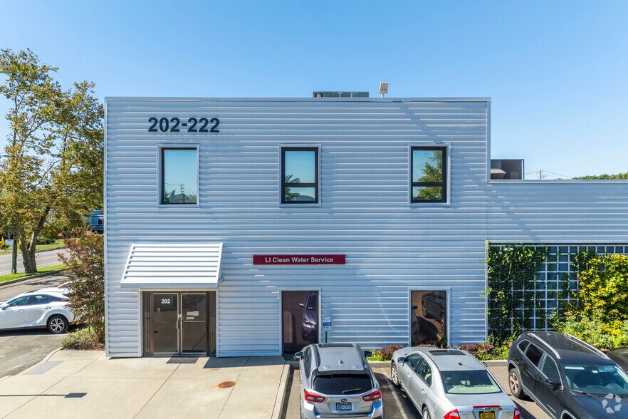 More Photos Of 202 Bethpage Sweet Hollow Rd, Old Bethpage Warehouse For Lease