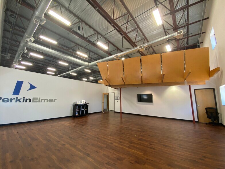 More Photos Of 7050 Burleson Rd, Austin Light Distribution For Sale