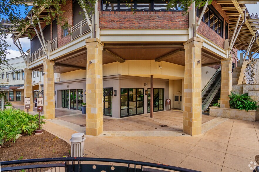 More Photos Of 15900 La Cantera Pky, San Antonio Unknown For Lease