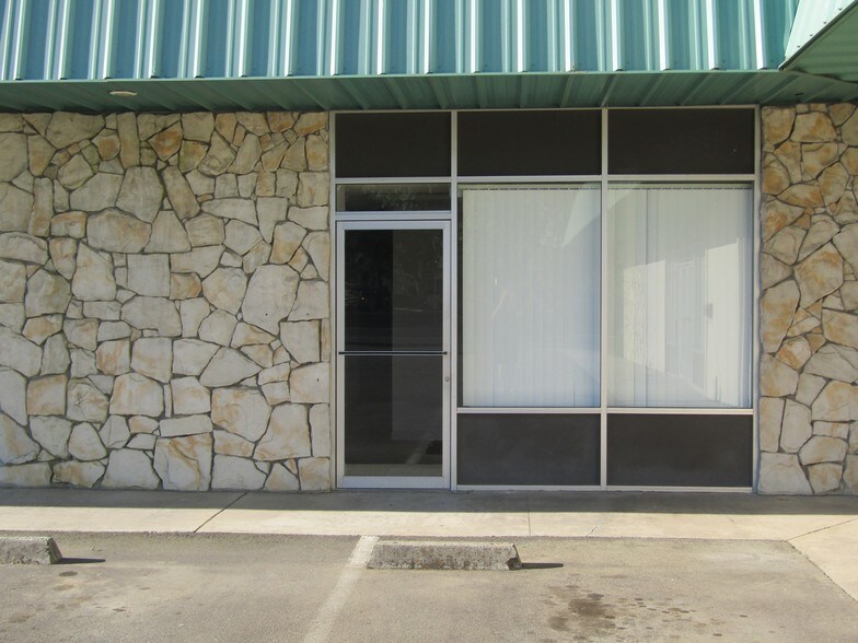 More Photos Of 680 South Ave, Gustine General Retail For Lease