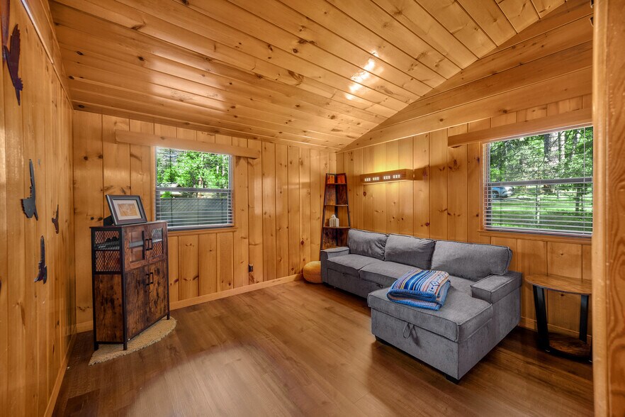 More Photos Of 26345 Delano Dr, Idyllwild-Pine Cove Hotel For Sale