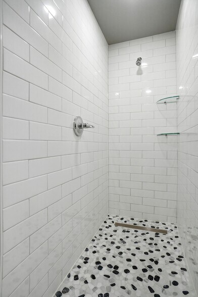 More Photos Of 13053 Harmon Rd, Fort Worth Warehouse For Sale