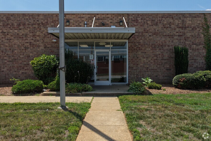 More Photos Of 615 Industrial Ave, Salisbury Warehouse For Sale