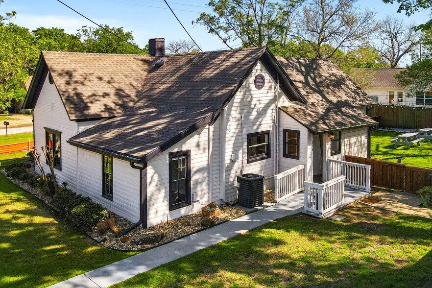 More Photos Of 148 Elm St, Keller Freestanding For Sale