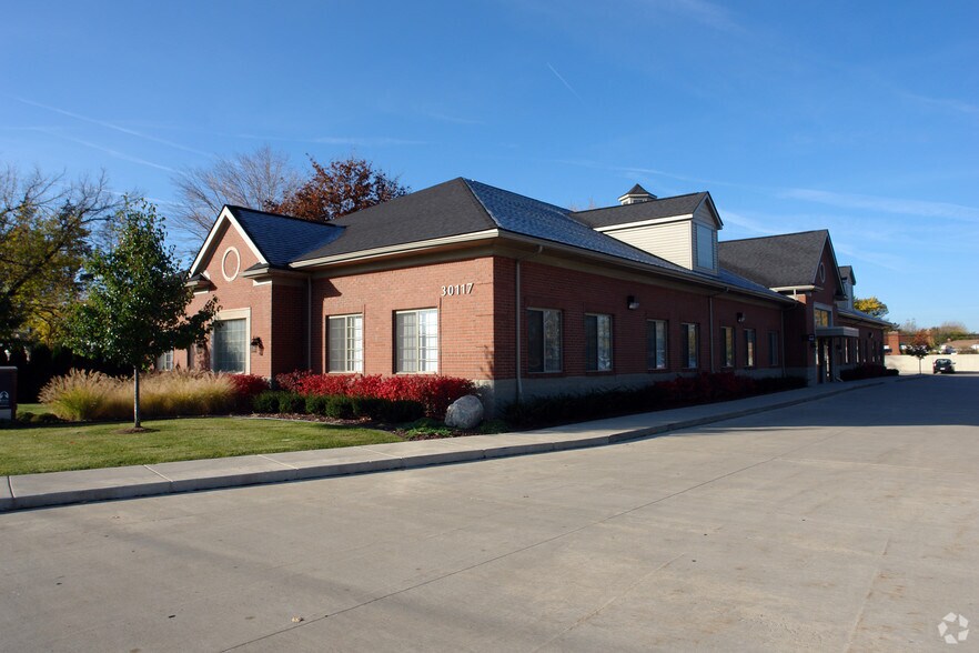 More Photos Of 30117 Schoenherr Rd, Warren Medical For Lease