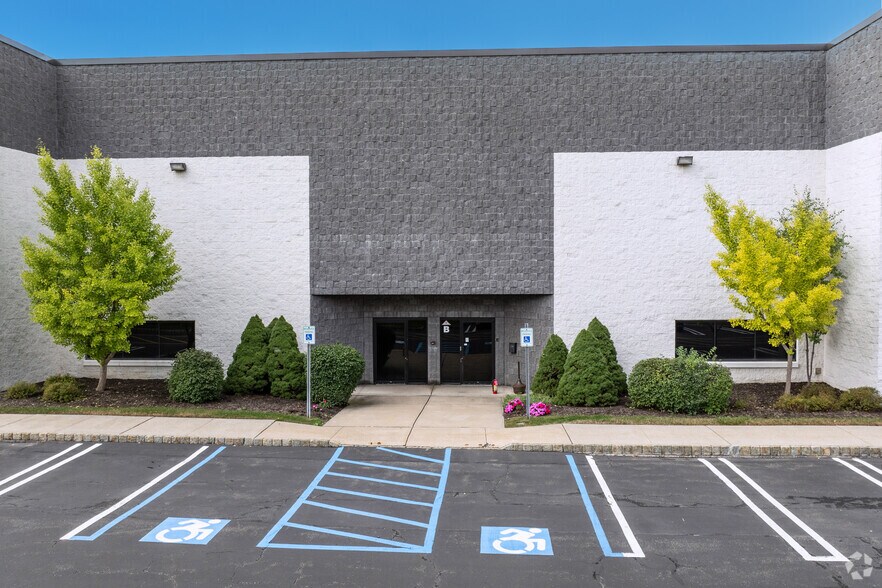 More Photos Of 45 Turner Dr, Middletown Warehouse For Lease