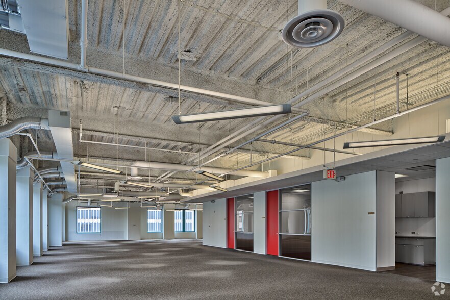 More Photos Of 150 W Jefferson Ave, Detroit Office For Lease