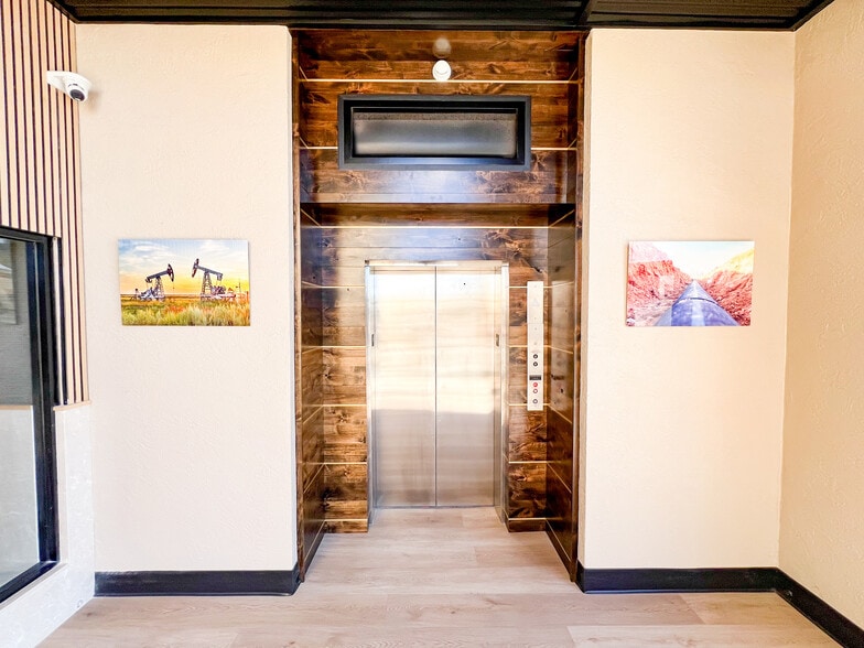 More Photos Of 808 W Indiana Ave, Midland Office For Sale